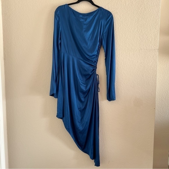 Camila Coelho Midi Dress M Luna Blue Satin Cutout Long Sleeve Navy Ruch Revolve - Picture 5 of 12